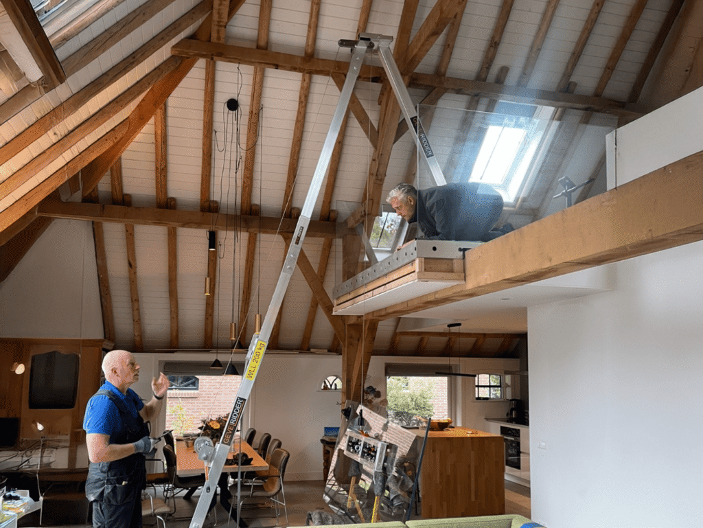 Balustrade poot Gevelridder vrijstaand hijsen van glas
