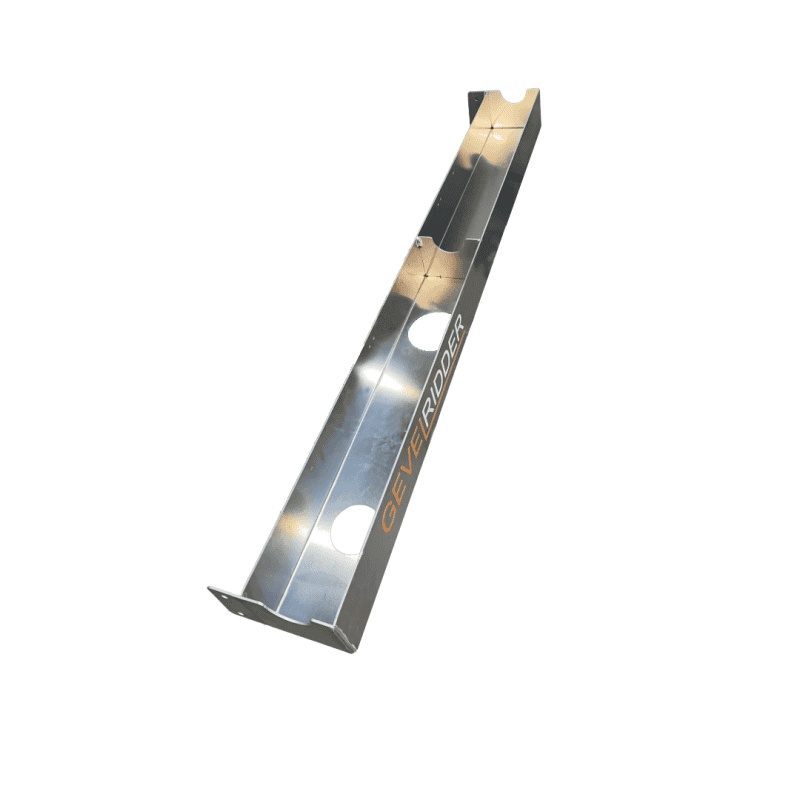 Aluminium Tool Tray voor glas- en platenkarren. Compact en robuust gereedschapbakje met middenschot en sparingen voor onder andere een kitspuit, hakmes en accutol. Eenvoudig te monteren en geschikt voor verschillende typen glaskarren. Engels Aluminium Tool Tray for glass and panel trolleys. Compact and durable tool tray with a central divider and cut-outs for tools such as a sealant gun, chopping knife and cordless drill. Easy to install and suitable for various glass trolleys. Frans Bac à outils en aluminium pour chariots à verre et à panneaux. Bac compact et robuste avec cloison centrale et découpes pour pistolet à mastic, couteau de découpe et perceuse sans fil. Facile à monter et compatible avec différents chariots à verre. Duits Aluminium-Werkzeugablage für Glas- und Plattenwagen. Kompakte und robuste Werkzeugablage mit Mittelteiler und Aussparungen für Kartuschenpistole, Schneidmesser und Akkuschrauber. Einfach zu montieren und für verschiedene Glaswagen geeignet. Pools Aluminiowa tacka narzędziowa do wózków do szkła i płyt. Kompaktowa i wytrzymała tacka z przegrodą oraz otworami na pistolet do silikonu, nóż i wkrętarkę akumulatorową. Łatwa w montażu i odpowiednia do różnych typów wózków szklarskich.